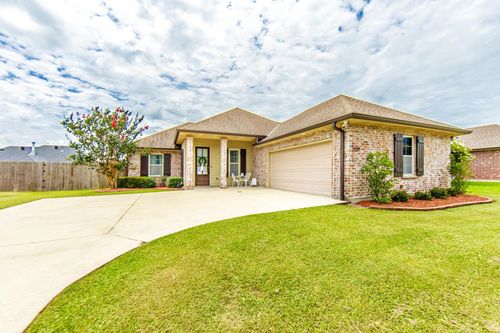 137 Madio Dr, Houma, LA, 70364-3804 | Card Image