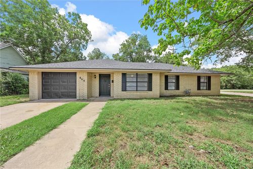 800 Chambers St, Marlin, TX, 76661-2504 | Card Image