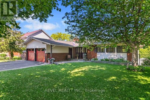2555 Regina St, Ottawa, ON, K2B6X4 | Card Image