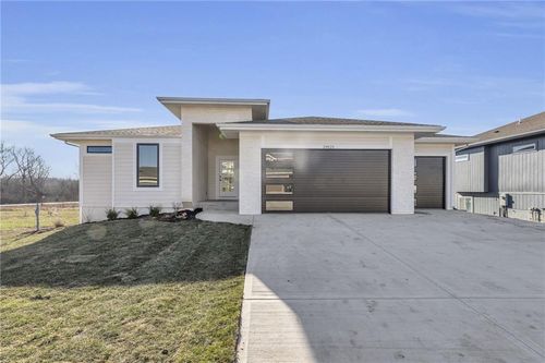 29517 W 196 St, Gardner, KS, 66030-9285 | Card Image