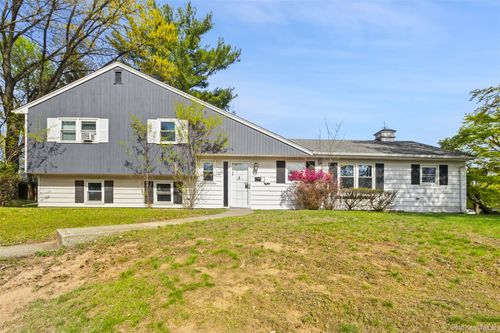 2 Larch Ct, West Nyack, NY, 10994-2510 | Card Image
