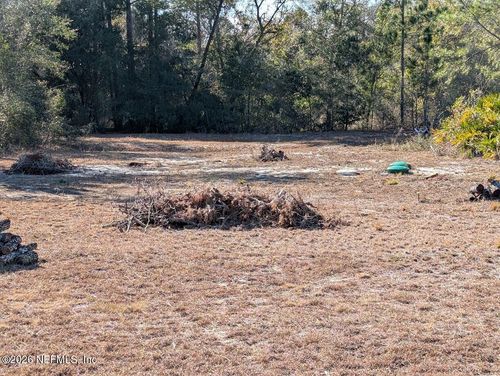 105 Brown St, Interlachen, FL, 32148-2669 | Card Image