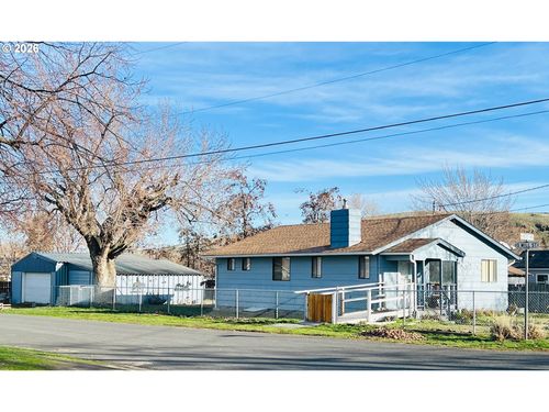103 Se 17th Ave, Milton-Freewater, OR, 97862-1214 | Card Image