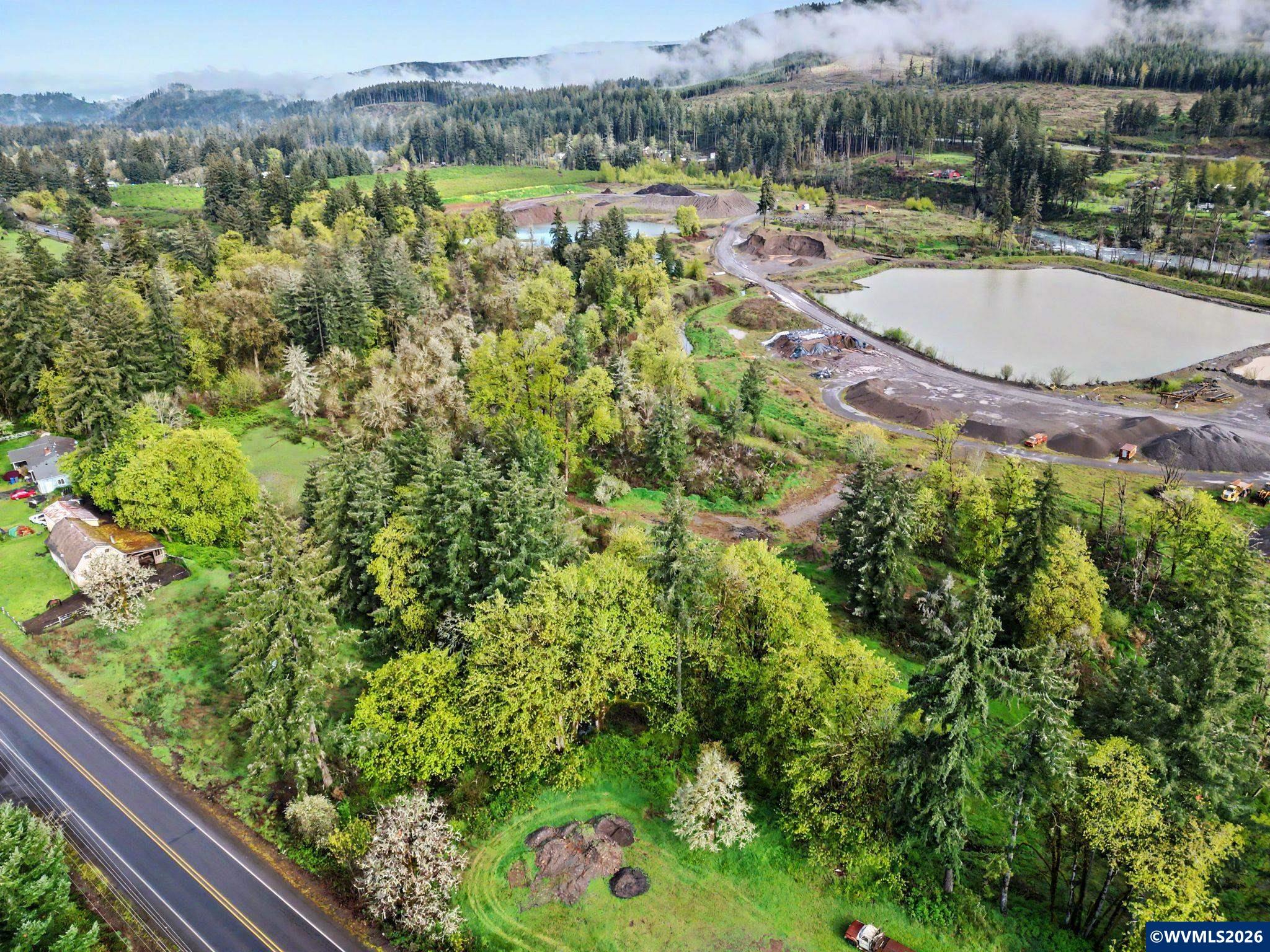 Land in Lyons 3