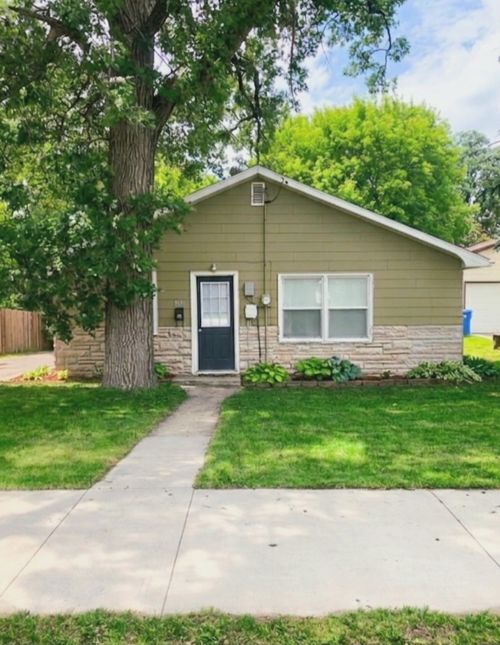 1030 West Ave, Detroit Lakes, MN, 56501-3208 | Card Image