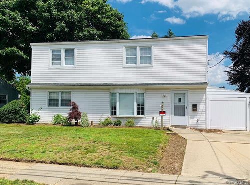 23 Ginny Ln, Bethpage, NY, 11714-5905 | Card Image