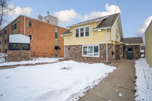 3826 W Broadway Ave, Robbinsdale, MN, 55422-2208 | Card Image