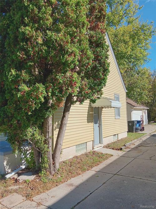 15828 Winston, Redford, MI, 48239-3641 | Card Image