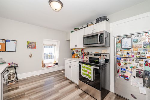 26 Cushing St, Dover, NH, 03820-3666 | Card Image