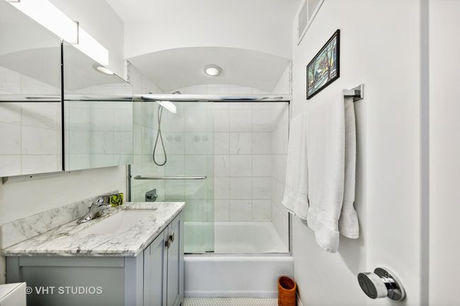 APT-1802 - 247 E Chestnut St, Condo with 2 bedrooms, 2 bathrooms and null parking in CHICAGO IL | Image 11