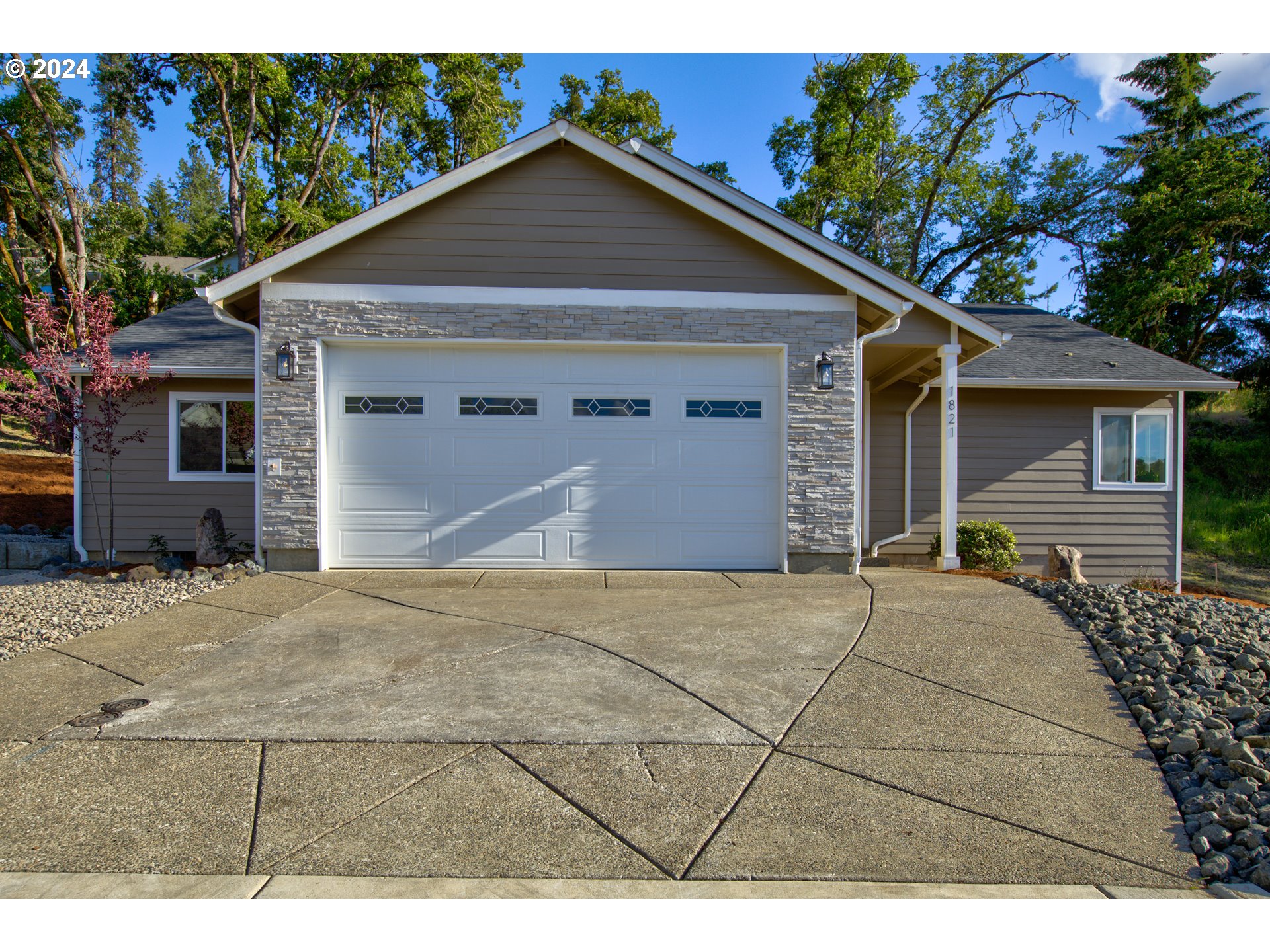 Alameda Ave, Roseburg, OR 97470