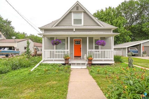506 E Willow St, Harrisburg, SD, 57032-2019 | Card Image