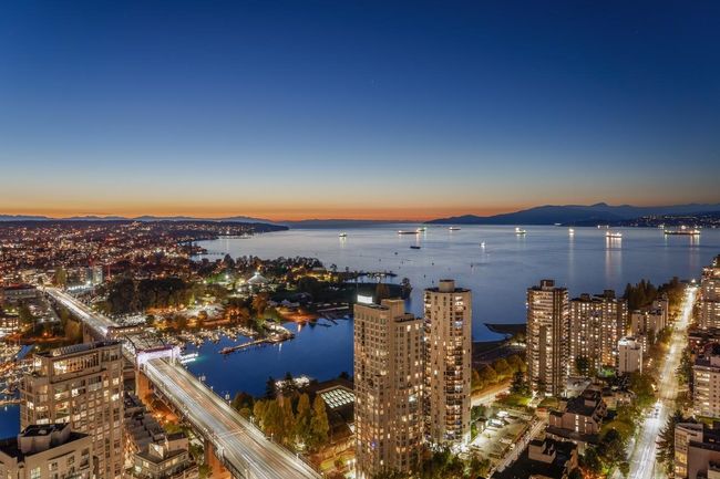 PH3902 - 889 Pacific Street, Condo with 4 bedrooms, 3 bathrooms and 4 parking in Vancouver BC | Image 2