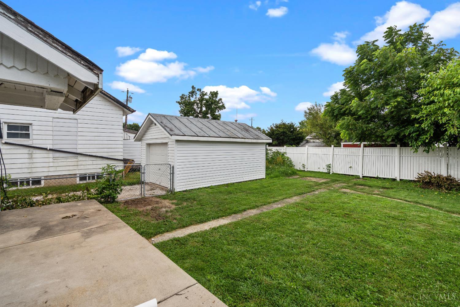 Residential in Seven Mile 4