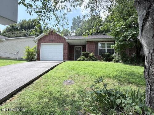943 Spring Park Rd, Knoxville, TN, 37914-3053 | Card Image