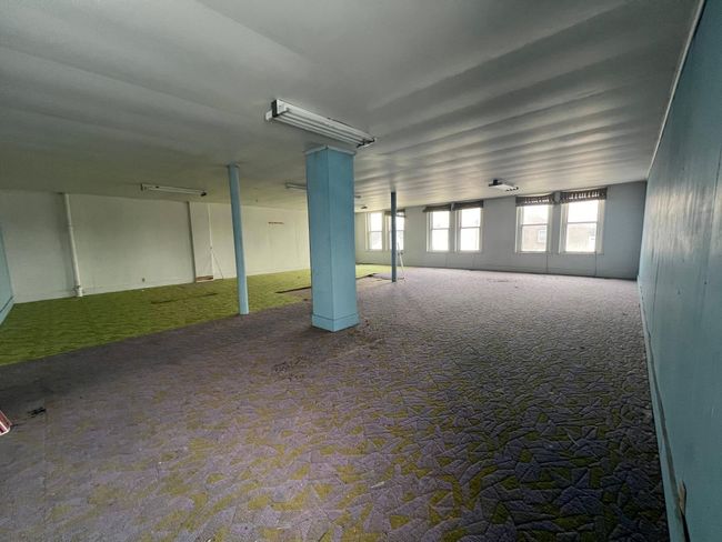 Upper Level South Side | Image 5