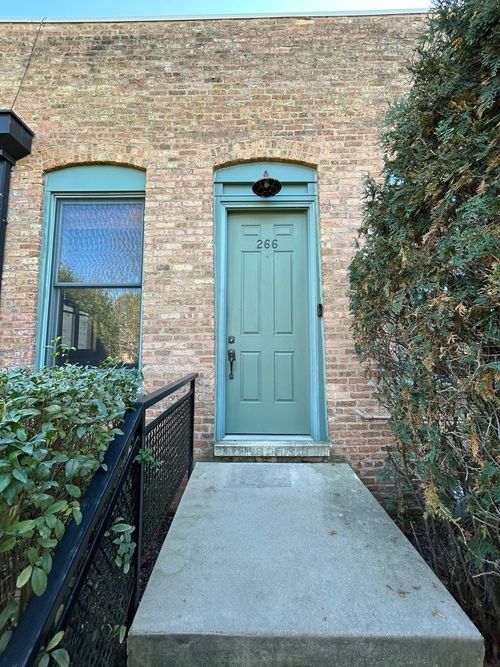 266-266 Hutchins Ct, Woodstock, IL, 60098-3405 | Card Image