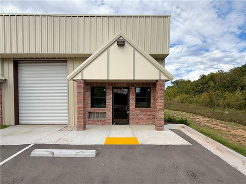 e-328 E Randall Wobbe Lane, Springdale, AR, 72764 | Card Image