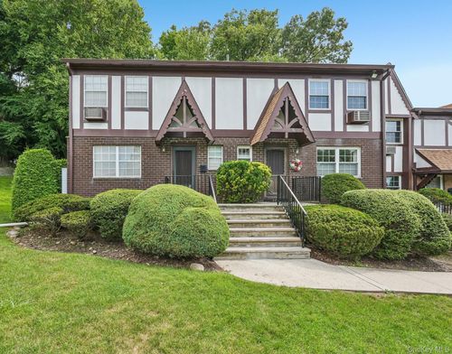 239 Parkside Dr, Suffern, NY, 10901-7801 | Card Image