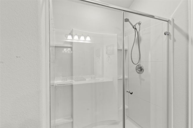 Primary shower | Image 10