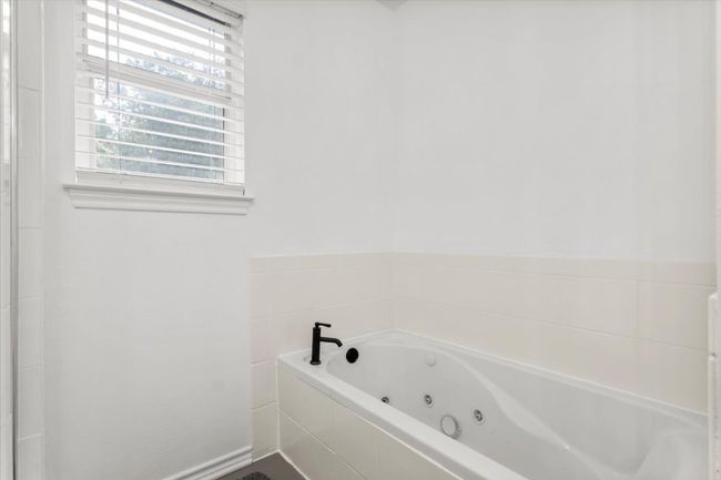 Soaking Tub with​​‌​​​​‌​​‌‌​‌‌​​​‌‌​​‌‌​‌​​​​​‌ Jets | Image 24
