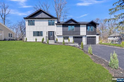 6 Clinton Pl, Woodcliff Lake, NJ, 07677-8006 | Card Image