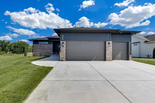 8880 E Bradford St, Wichita, KS, 67210 | Card Image