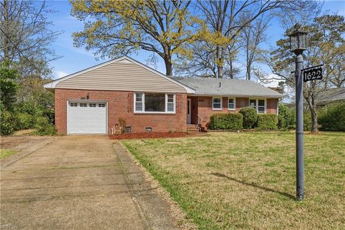 1622 Wapiti Ave, Norfolk, VA, 23518-2915 | Card Image