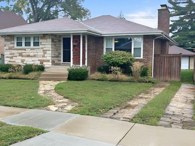 9215 S Troy Avenue, House other with 2 bedrooms, 2 bathrooms and 2 parking in Evergreen Park IL | Image 1