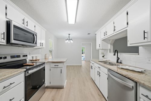 2202 Avenida De Sol, Navarre, FL, 32566-9206 | Card Image