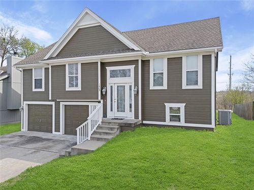 1405 Ne 196th St, Smithville, MO, 64089-9116 | Card Image