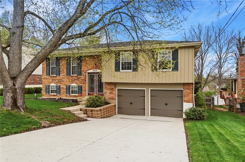 6606 Knottypine Dr, Cincinnati, OH, 45230-1422 | Card Image