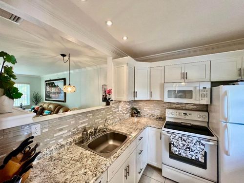 206-5161 W Oakland Park Blvd, Lauderdale Lakes, FL, 33313-7902 | Card Image