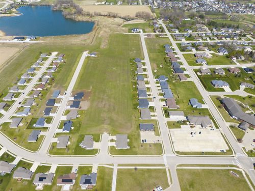 813 10th St Sw, Dyersville, IA, 52040-1844 | Card Image