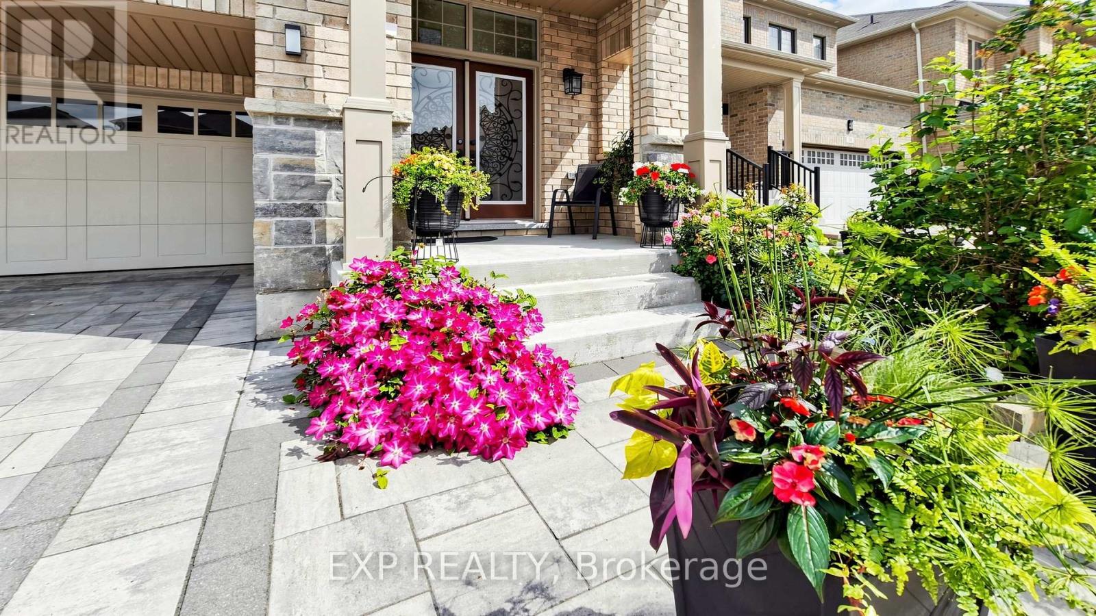 Residential in Whitchurch-Stouffville (Stouffville) 2