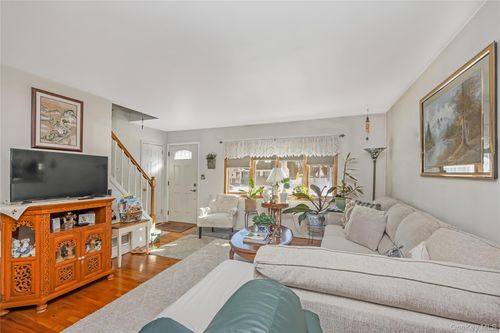 161 Irving Ave, Babylon, NY, 11703-3911 | Card Image