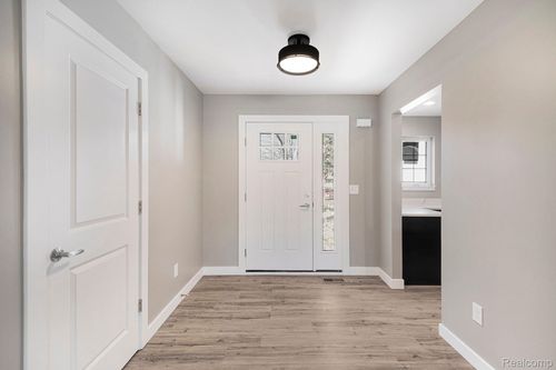 2417 Eugene St, Burton, MI, 48519-1355 | Card Image