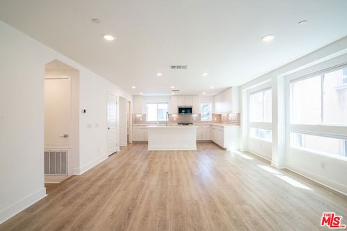 5257 N Bainbridge Pl, Valley Village, CA, 91607-2947 | Card Image