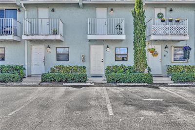 4107 Ne 21st Ter, Townhouse with 1 bedrooms, 1 bathrooms and null parking in Lighthouse Point FL | Image 1