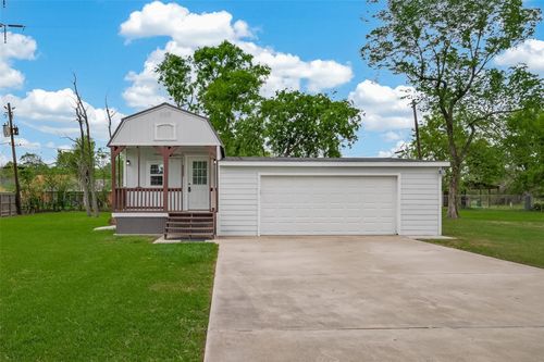 109 Queens Ct, Baytown, TX, 77520-1729 | Card Image