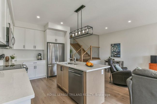 6713 Hayward Dr, House attached with 3 bedrooms, 3 bathrooms and 1 parking in London ON | Image 10