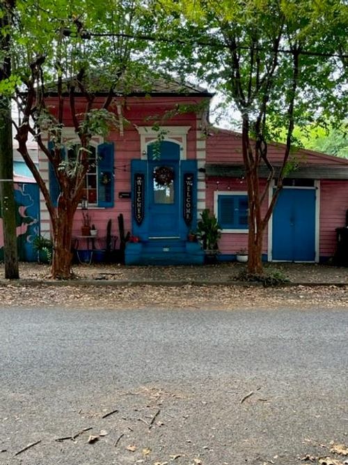 928 Independence St, New Orleans, LA, 70117-5738 | Card Image