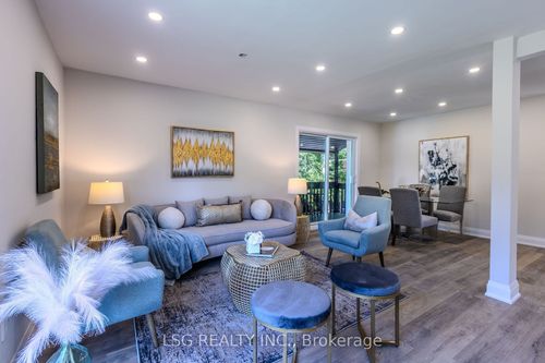 56 Millard Ave, Newmarket, ON, L3Y1Y8 | Card Image