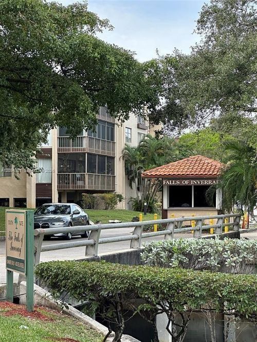209-6201 N Falls Circle Dr, Lauderhill, FL, 33319-6853 | Card Image
