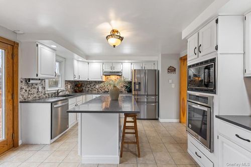 4 Stonewall Farm Rd, Mahopac, NY, 10541-2619 | Card Image