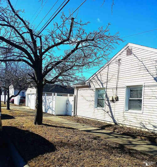13246 Irene St, Southgate, MI, 48195-1854 | Card Image