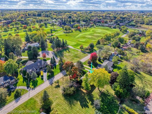 9201 Burning Tree Dr, Grand Blanc, MI, 48439-9517 | Card Image