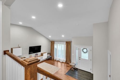 618 Claridge Cir, Hoffman Estates, IL, 60169-2706 | Card Image