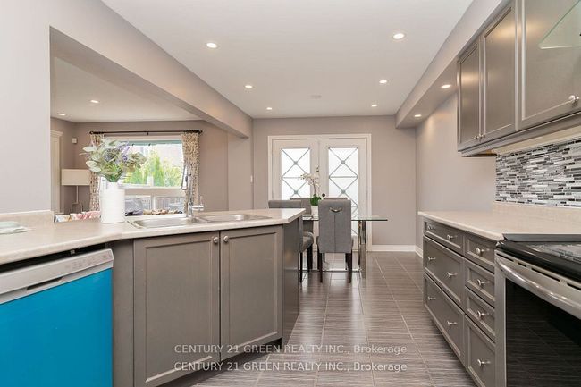 94 Snowling Dr, House attached with 6 bedrooms, 4 bathrooms and 2 parking in Ajax ON | Image 17