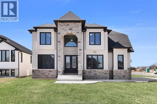 111 Bonnett Rd, Amherstburg, ON, N9V0G8 | Card Image